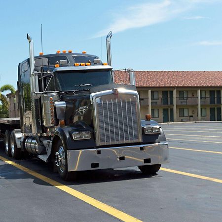 Super 8 By Wyndham Riviera Beach West Palm Beach Esterno foto