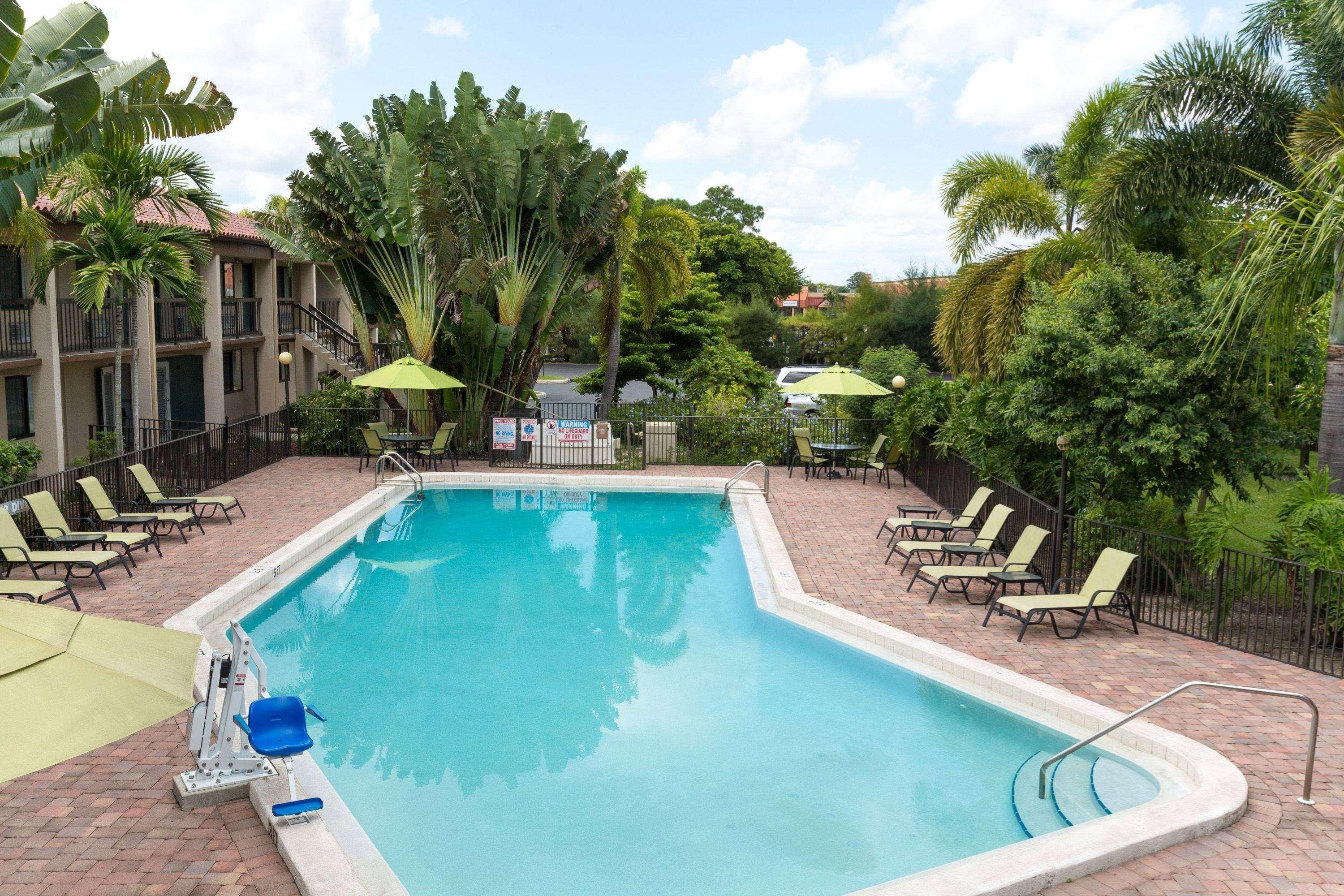 Super 8 By Wyndham Riviera Beach West Palm Beach Esterno foto
