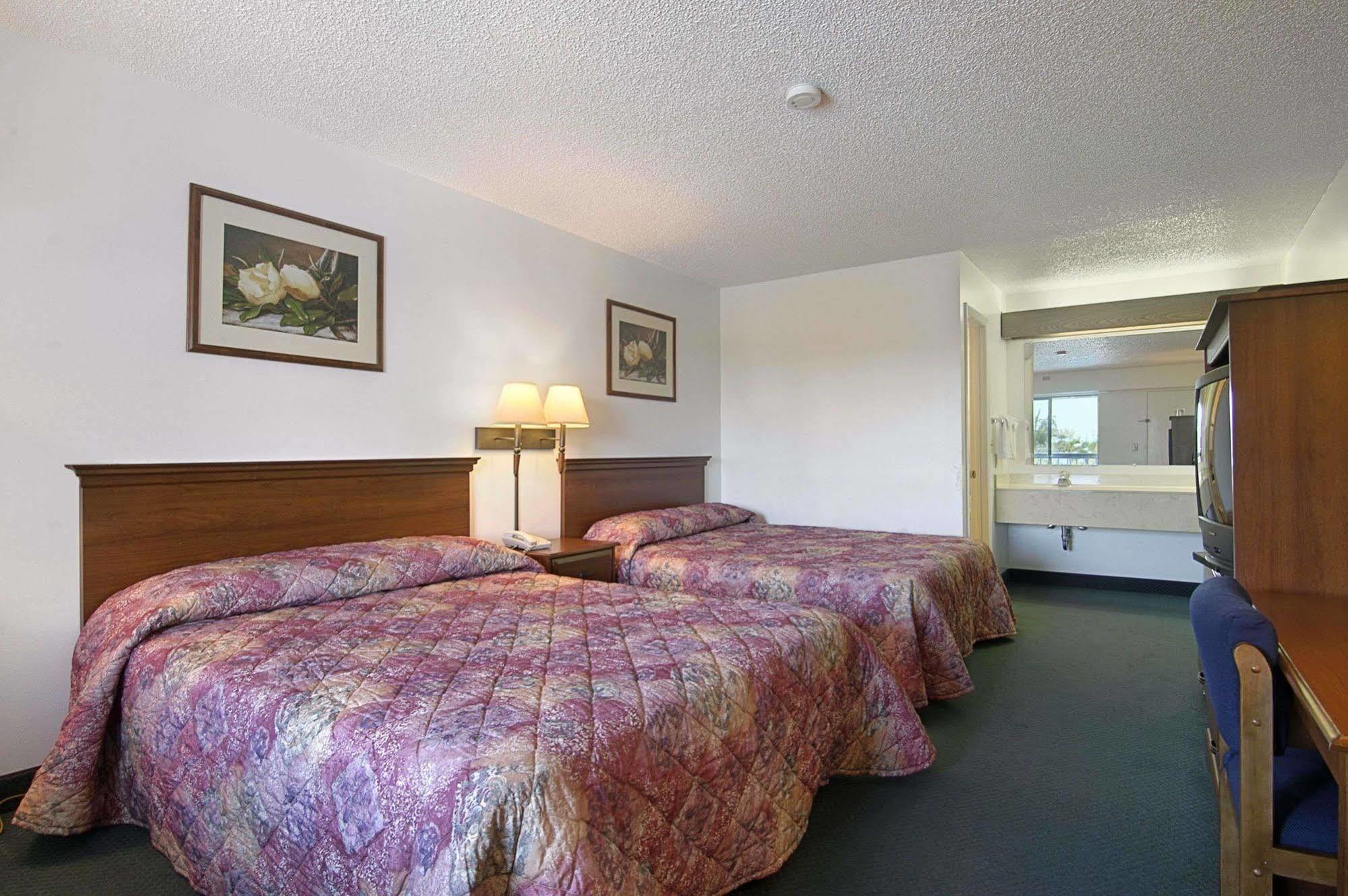 Super 8 By Wyndham Riviera Beach West Palm Beach Esterno foto