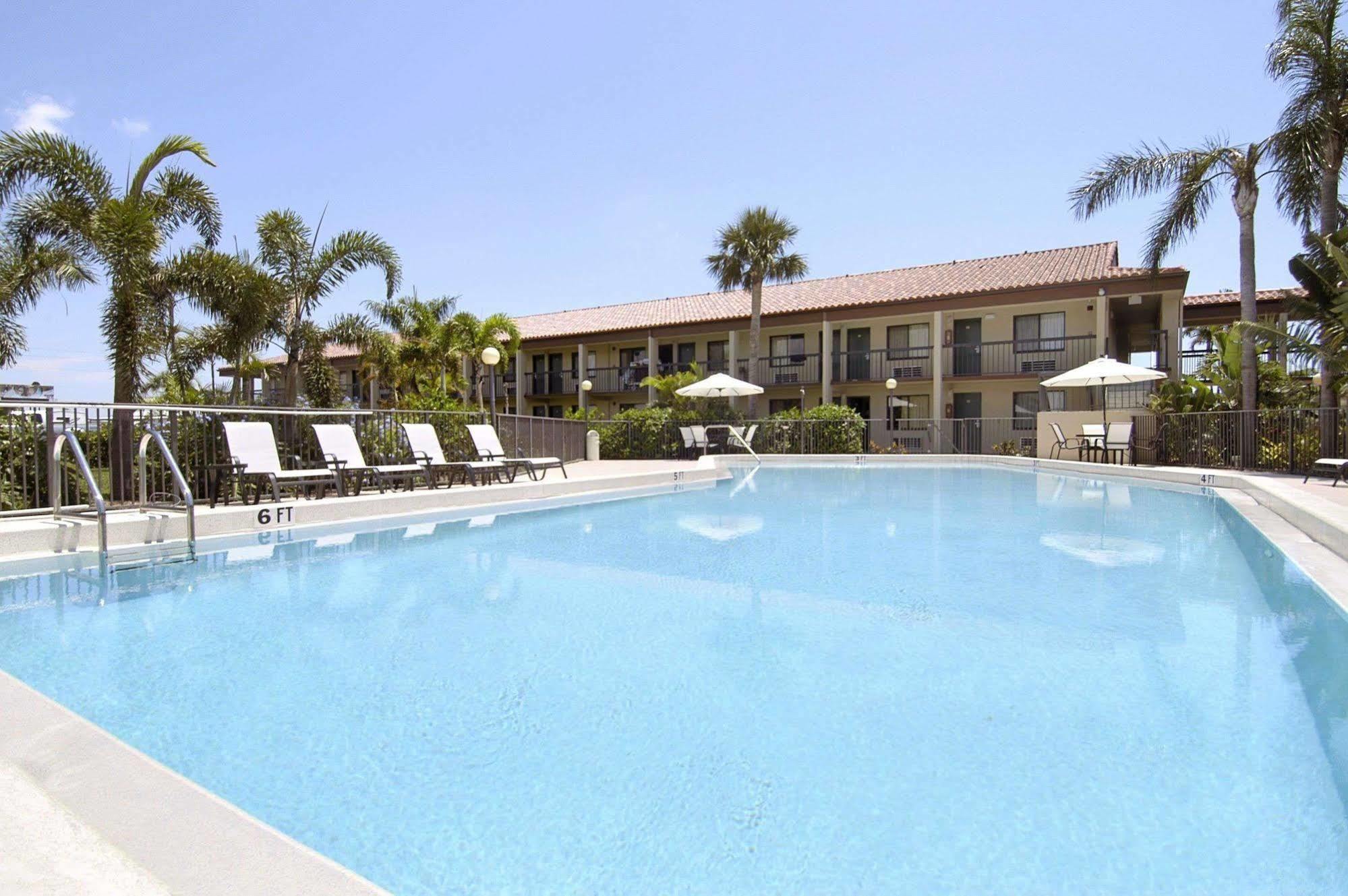 Super 8 By Wyndham Riviera Beach West Palm Beach Esterno foto